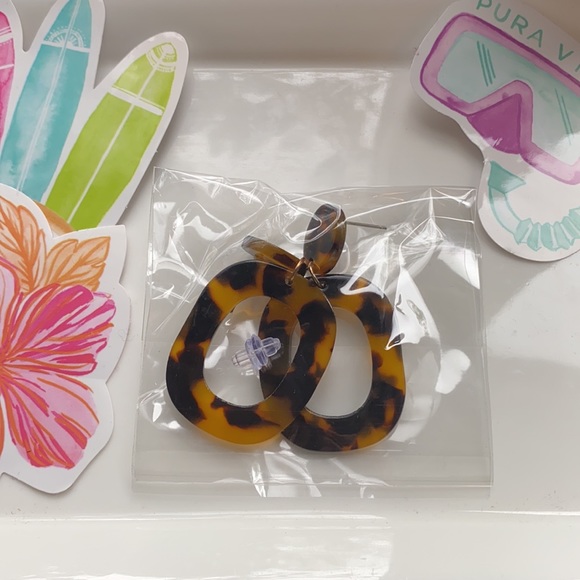 ✨HP✨Tortoise Shell Square Drop Earrings - Picture 3 of 6